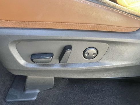 Used 2024 Nissan Pathfinder Platinum image 15