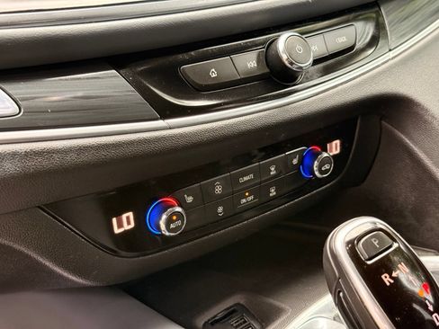Used 2020 Buick Enclave Essence FWD image 35