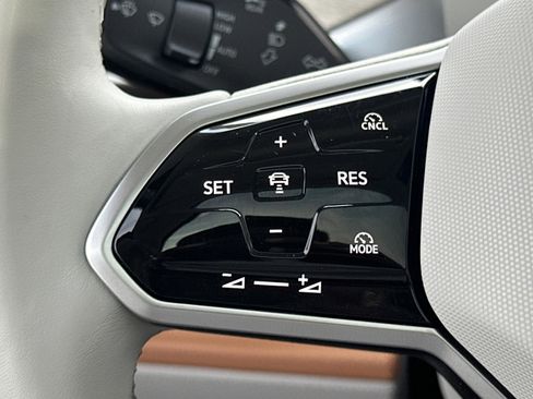 Used 2025 Volkswagen ID. Buzz 1st Edition image 26