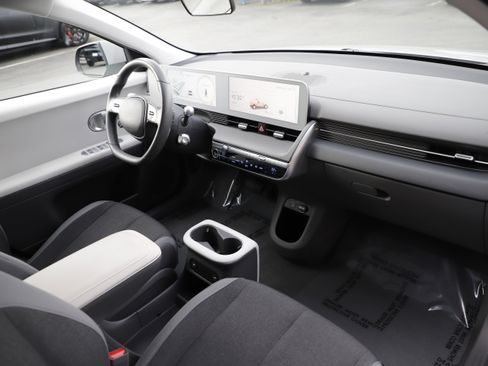 Used 2024 Hyundai Ioniq 5 SE image 13