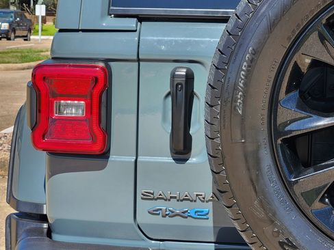 Certified 2025 Jeep Wrangler Sahara w/ Safety Group image 15