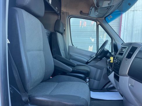 Used 2010 Freightliner Sprinter 2500 RWD image 22