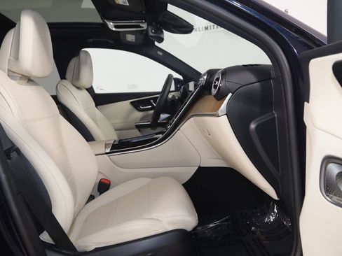 Used 2023 Mercedes-Benz GLC 300 4MATIC w/ Pinnacle Trim Package image 14