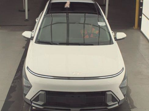 Used 2024 Hyundai Kona Limited AWD/4WD image 2