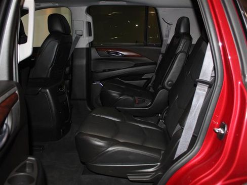 Used 2015 Cadillac Escalade Luxury AWD/4WD image 29