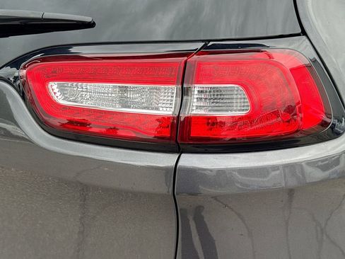 Used 2015 Jeep Cherokee Latitude image 32