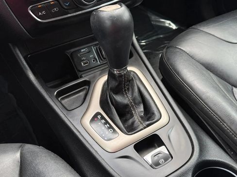 Used 2016 Jeep Cherokee Limited FWD image 27