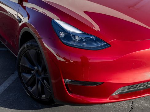 Used 2024 Tesla Model Y Long Range AWD/4WD image 16
