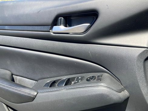 Used 2025 Nissan Altima 2.5 SV image 10