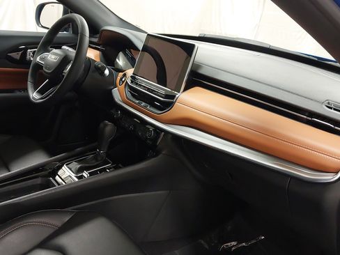 Used 2024 Jeep Compass Limited image 29