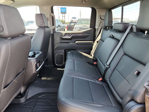 New 2026 GMC Sierra 1500 SLT image 10