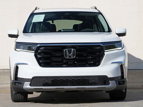 Used 2023 Honda Pilot Elite image 6