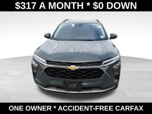 Used 2025 Chevrolet Trax LT FWD image 9