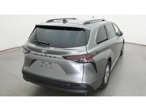 New 2026 Toyota Sienna XLE image 8