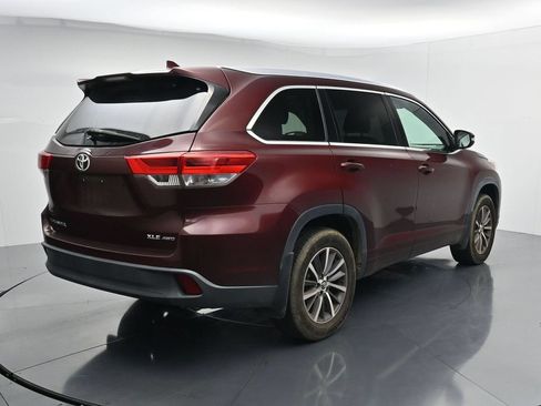 Used 2018 Toyota Highlander XLE AWD/4WD image 7