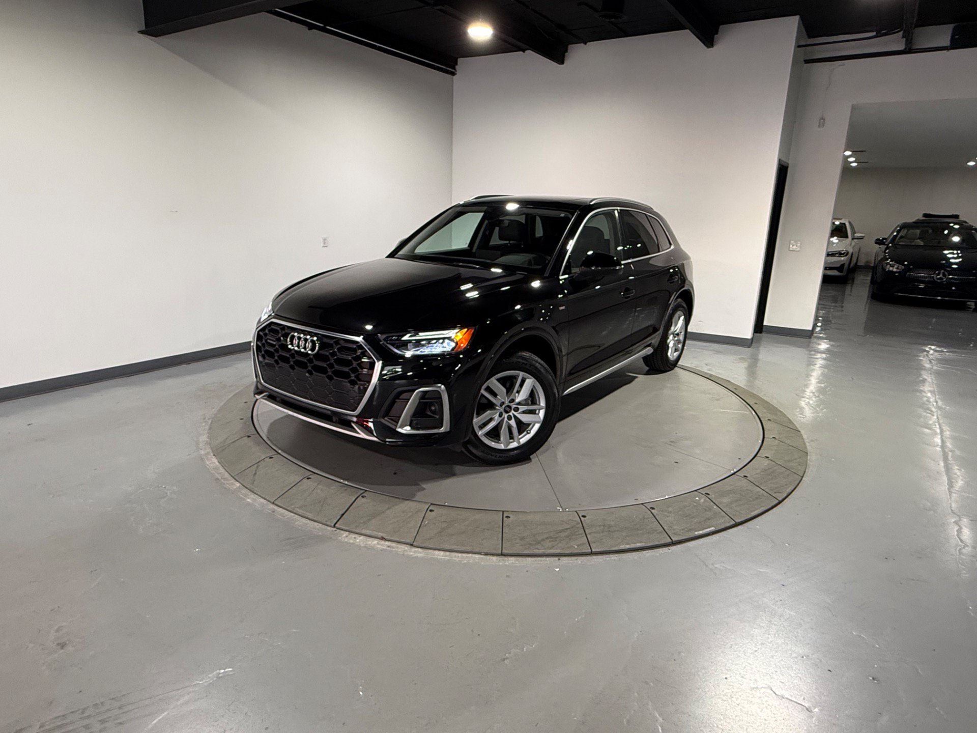 Used 2023 Audi Q5 2.0T Premium w/ Convenience Package AWD/4WD image 5