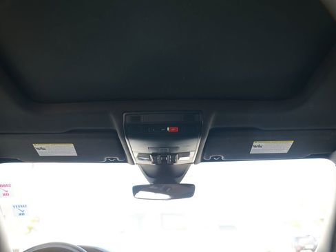 Used 2023 Volkswagen Tiguan SE R-Line image 30