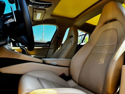 Certified 2023 Porsche Panamera AWD/4WD image 6