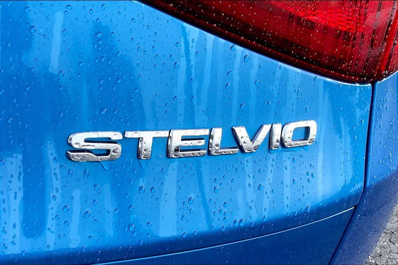 Used 2023 Alfa Romeo Stelvio Veloce AWD/4WD image 59