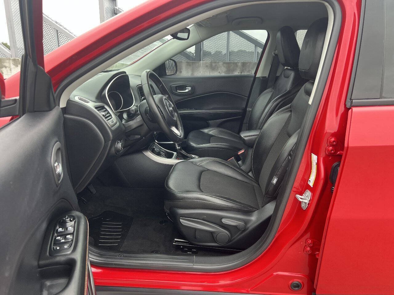 Used 2018 Jeep Compass Latitude AWD/4WD image 21