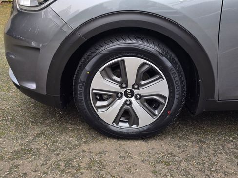 Used 2017 Kia Niro LX image 9