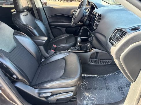 Used 2021 Jeep Compass Latitude FWD image 15