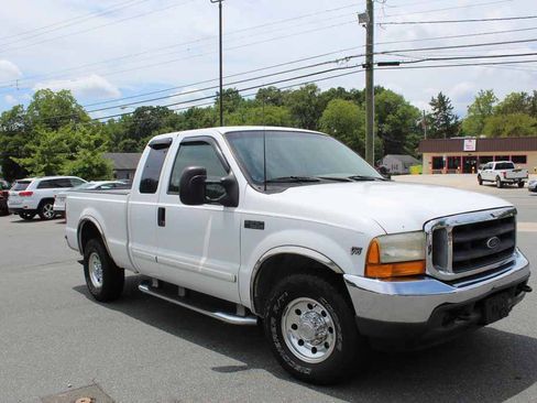 Used 2001 Ford F250 Lariat RWD image 3