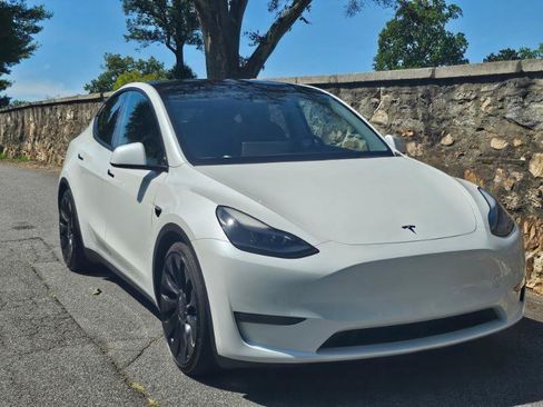 Used 2023 Tesla Model Y Performance AWD/4WD image 12