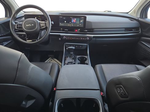 Used 2025 Kia Carnival SX w/ SX Dark Edition Package FWD image 15