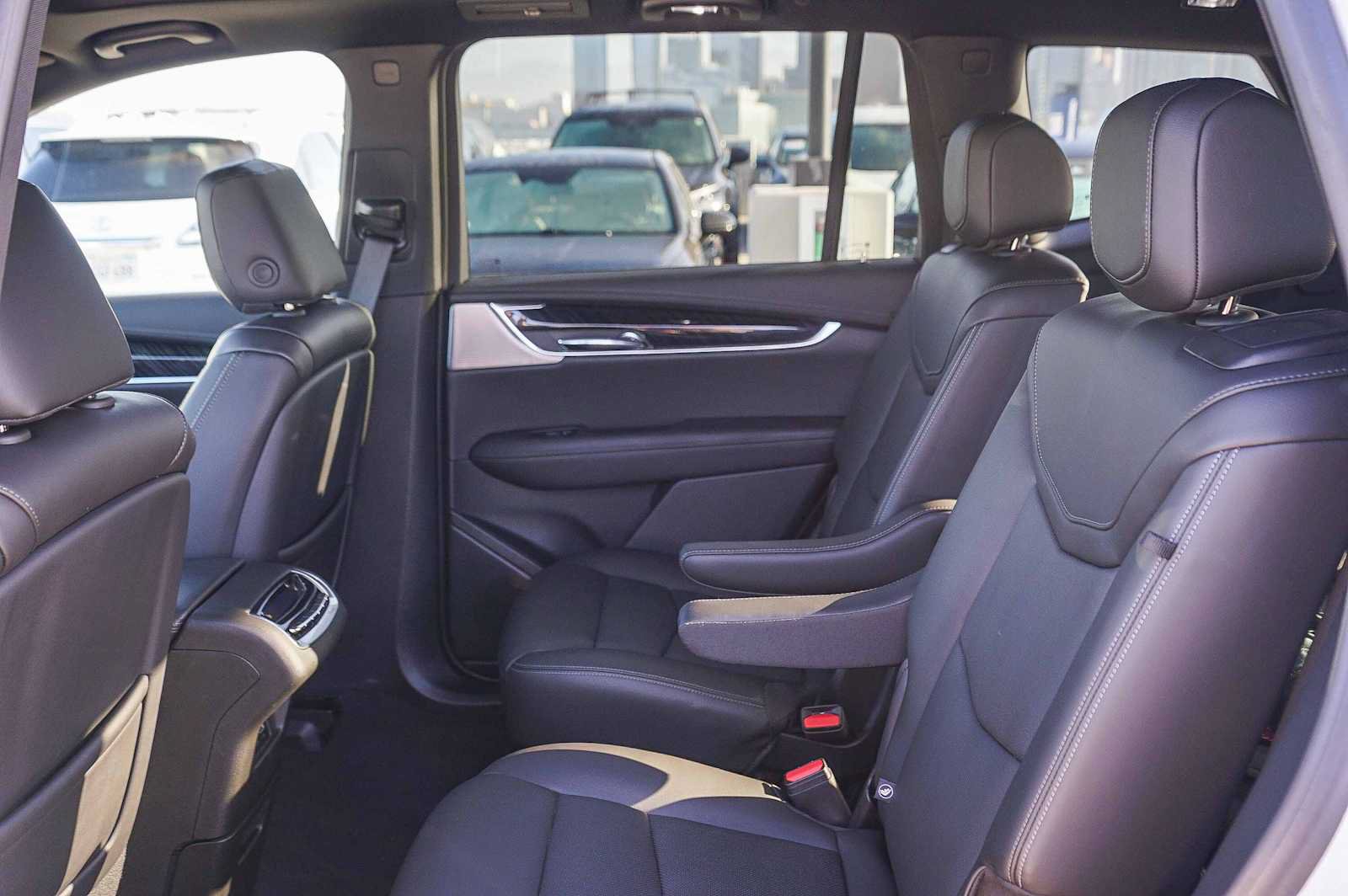 Used 2025 Cadillac XT6 Premium Luxury FWD image 18