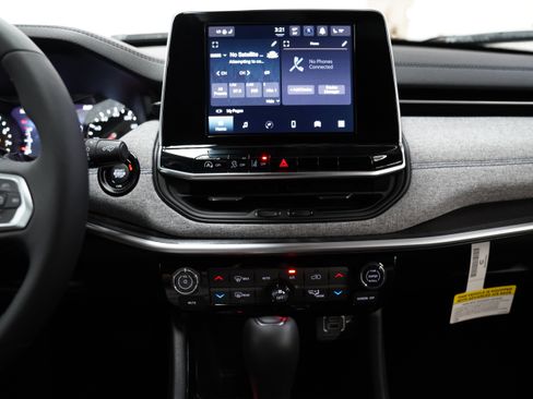 New 2025 Jeep Compass Latitude w/ Sun & Sound Group image 19