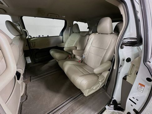 Used 2017 Toyota Sienna XLE w/ XLE Navigation Package FWD image 29