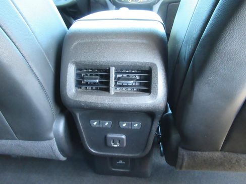 Used 2022 Chevrolet Equinox Premier AWD/4WD image 32
