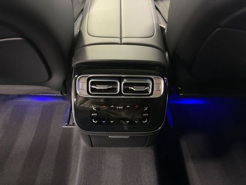 Used 2024 Mercedes-Benz S 63 AMG S w/ Carbon Fiber Exterior Package image 31