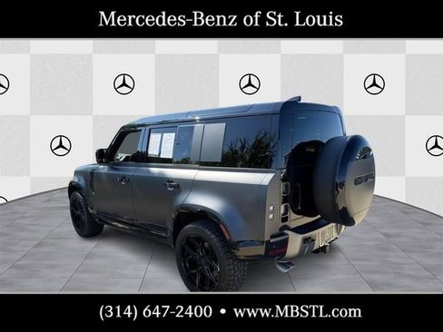 Used 2025 Land Rover Defender 110 V8 AWD/4WD image 4