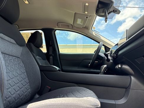 Used 2025 Nissan Kicks SV FWD image 27
