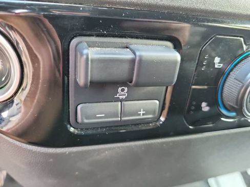 Used 2025 Chevrolet Silverado 1500 LT RWD image 24
