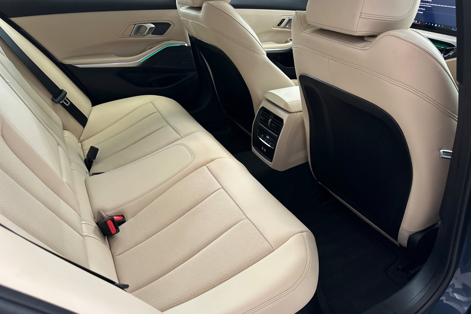 Certified 2025 BMW 330i Sedan RWD image 34