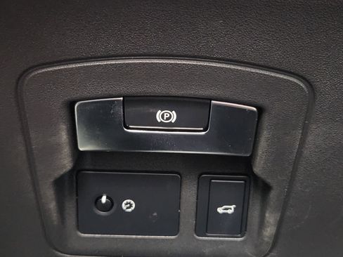 Used 2018 Land Rover Range Rover Velar R-Dynamic HSE image 27