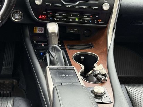 Used 2022 Lexus RX 350L Premium image 19