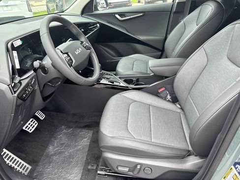 New 2025 Kia Niro SX Touring image 9