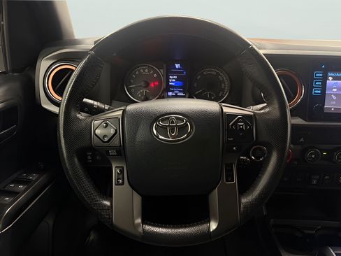 Used 2019 Toyota Tacoma TRD Sport w/ Technology Package AWD/4WD image 18