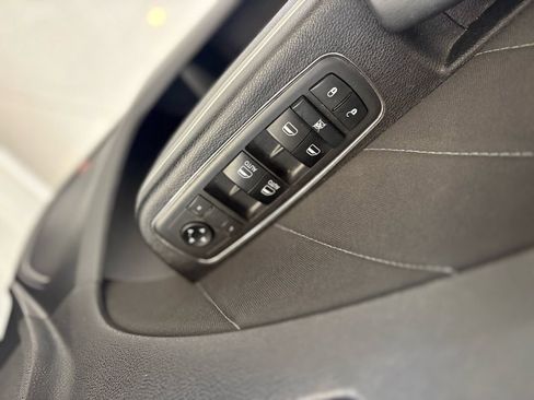 Used 2019 Dodge Charger SXT RWD image 25