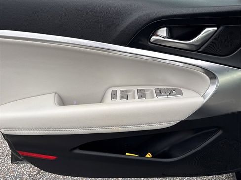 Used 2025 Genesis G70 2.5T image 18