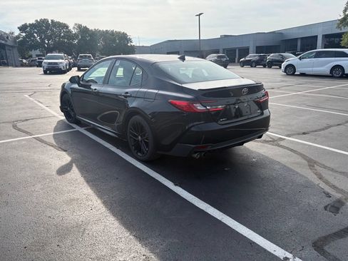 Used 2025 Toyota Camry SE w/ Convenience Package FWD image 4