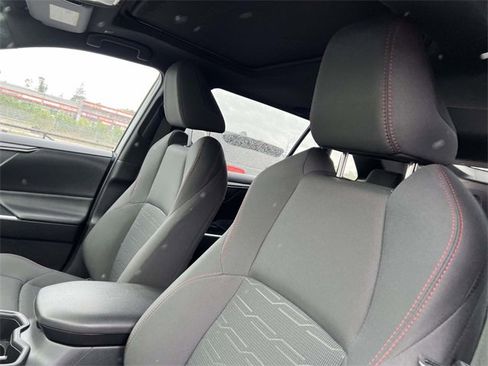 Used 2023 Toyota RAV4 SE image 9