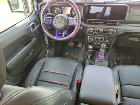 Used 2024 Jeep Wrangler Unlimited Sahara AWD/4WD image 10