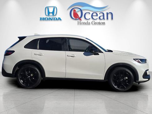 Used 2025 Honda HR-V Sport image 2