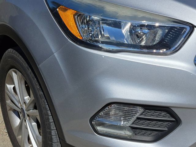 Used 2017 Ford Escape SE FWD image 4