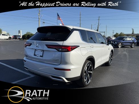 New 2025 Mitsubishi Outlander SE image 9